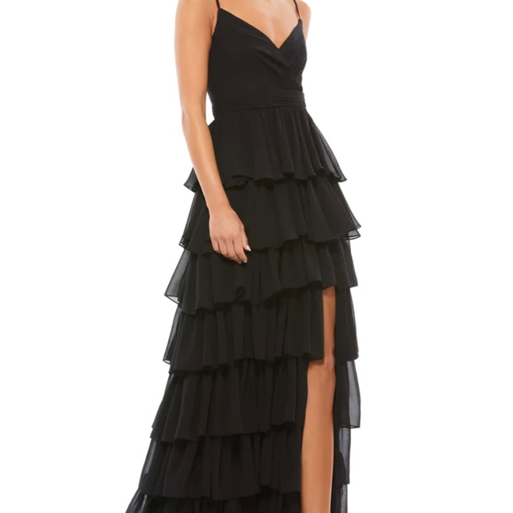 Mac Duggal Dresses & Skirts - NWT Mac Duggal Sleevless gown with ruffled skirt